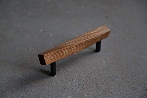 Drawer handle with twisted oak