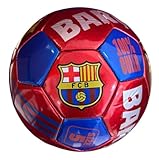 Material: La composición de un balón de fútbol se hace con varia capas para que dure. Estos balones tienen cuero sintético, espuma, y una capa de poliuretano.