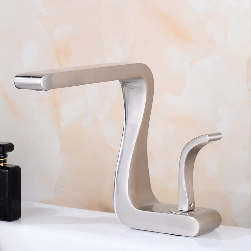 Robinet de lavabo eau chaude et froide pour rénover une salle de bains