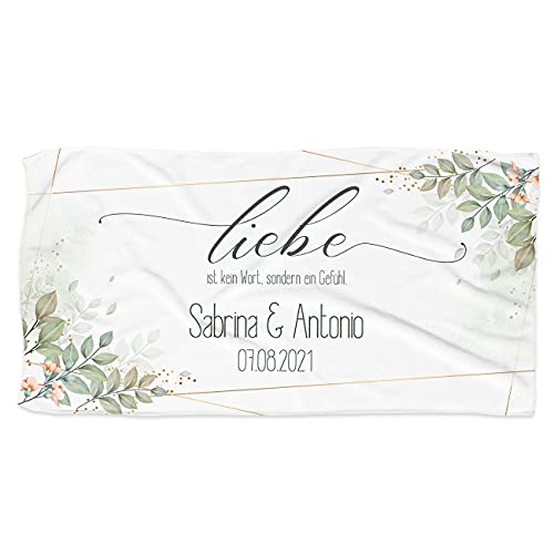 Herz & Heim® XL Badetuch zur Hochzeit Liebe ist kein Wort mit Wunschnamen und Datum 100 x 180 cm (B/H)