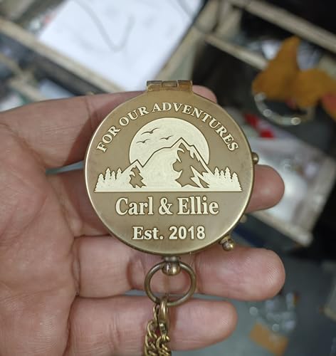 Brújula grabada de latón con caja de madera miniatura 3
