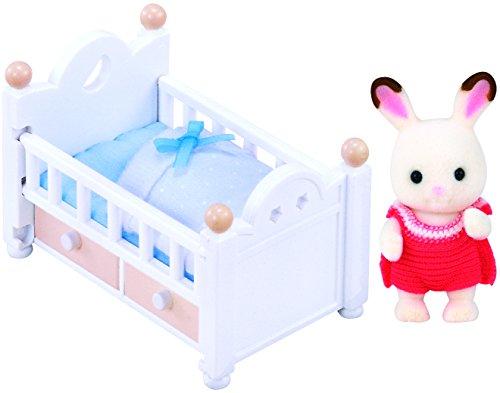 Preisvergleich Produktbild Sylvanian Families 2205 - Schokoladenhasen Baby mit Babybett