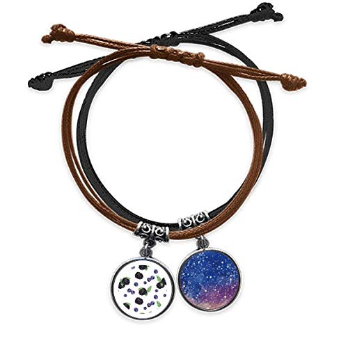 Pulsera de cuero con patrón de acuarela de arándanos y cielo