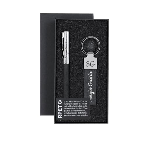 DEREGALOOS Set Personalizado Bolígrafo y Llavero RPET. Regalo Ecológico con Grabado Láser. Estuche Premium Negro. Detalle Corporativo Sostenible y Elegante