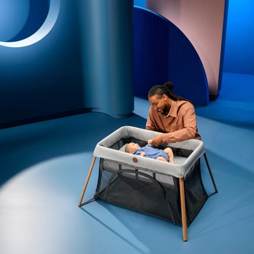 Maxi-Cosi Iris2, 2-in-1 Reisebett Baby, 0-3 Jahre, 0-15 kg, Kompaktes Reisebettchen, 2 Ebenen, Seitliches Einstiegsfenster, Faltbar & Leicht, Matratze Erweiterbar, Umweltfreundlich, Essential Grey