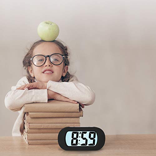Miniatura 2 de Plumeet Reloj Despertador Digital LCD Viaje, con Gran Pantalla, fácil de configurar, con Snooze y luz de Noche, Alarma con Sonido Ascendente y portátil, el Regalo Ideal para niños (Negro)