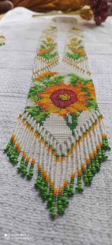 Collier ukrainien Gerdan perles de rocaille bijou traditionnel