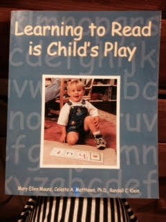 Paperback Learning to read is child's play Book