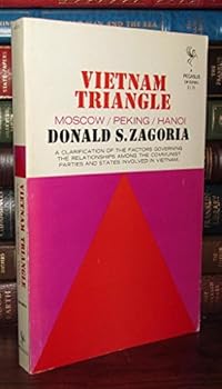 Paperback Vietnam Triangle: Moscow, Peking, Hanoi Book