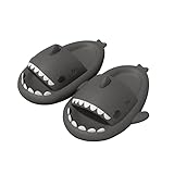 Hochwertige Materialien: Diese bestehen aus hochwertigem und strapazierfähigem elastischem EVA-Material, mit ausgezeichneter Flexibilität und Dämpfungsleistung, so dass sie leicht an- und auszuziehen sind und den Fußdruck reduzieren. Sie sind sehr weich, leicht, langlebig, geruchlos und haben atmungsaktive Löcher im Obermaterial, die Ihre Füße atmungsaktiv und trocken halten.