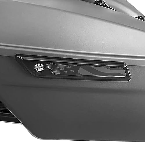 Insertos para alforjas Aftermarket para modelos Harley Davidson Touring 2014 y posteriores: Street Glide, Road Ultra Glide, Road King. Vendidos en pares. Diseño de bandera estadounidense gris y negro. Hecho en EE.UU. miniatura 3