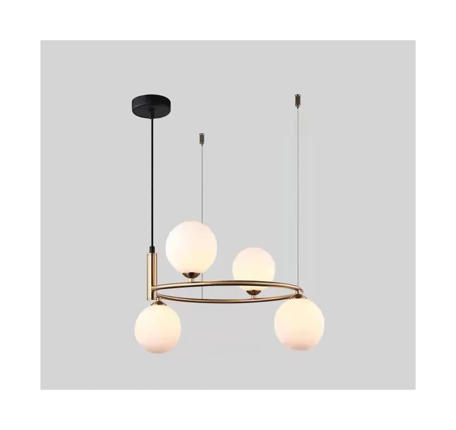 Lampe suspendue scandinave noire et or avec globe en verre blanc lait et LED pour salon