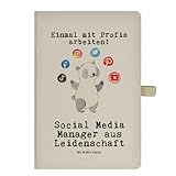 Mr. & Mrs. Panda DIN A6 Baumwoll Notizbuch Social Media Manager aus Leidenschaft - Geschenk, Rente, Adressbuch, Firma, Notizheft, Schreibheft, Notizen, Schenken, Beruf, Schreibbuch, Notizblock