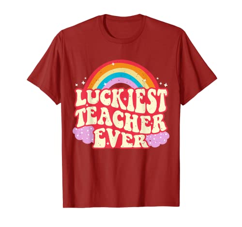 Luckiest Teacher Ever Retro Día de San Patricio arco iris de la suerte Camiseta