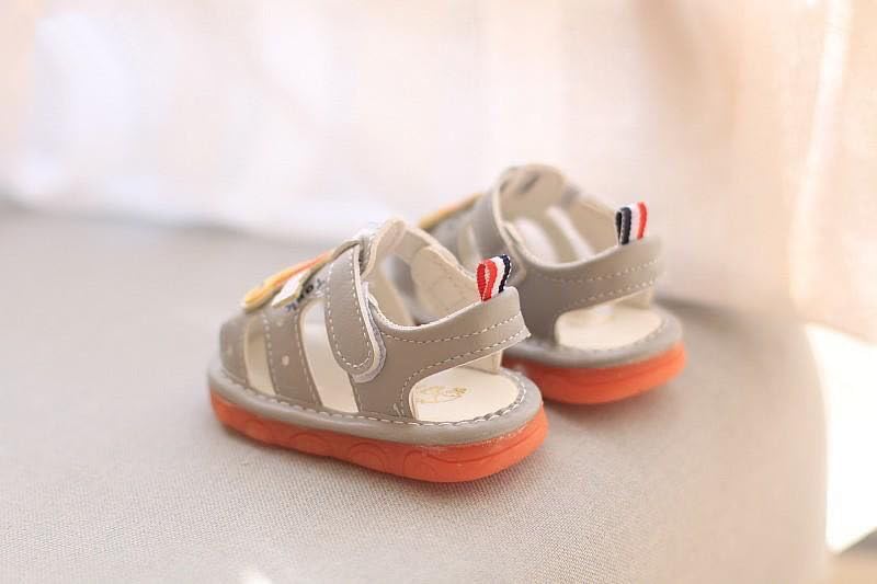 Squeaky Sandals Anti-Slip Rubber Sole Toddler First Walkers Shoes For Boys Girls（grey/Beige/Pink,Sole Length 11.5~13.5cm）3