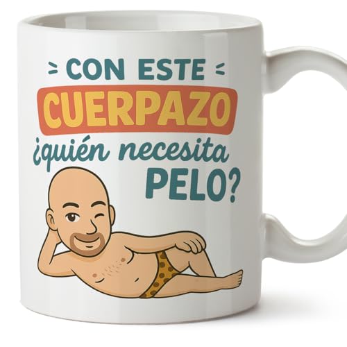 MUGFFINS taza para regalar a calvos graciosas: Con este cuerpazo quien necesita pelo en Español | divertida regalo original | 330 Ml 11 oz | calvicie humor | calvicie v2 MUGFFINS taza para regalar a calvos graciosas: Con este cuerpazo quien necesita pelo en Español | divertida regalo original | 330 Ml 11 oz | calvicie humor | calvicie v2