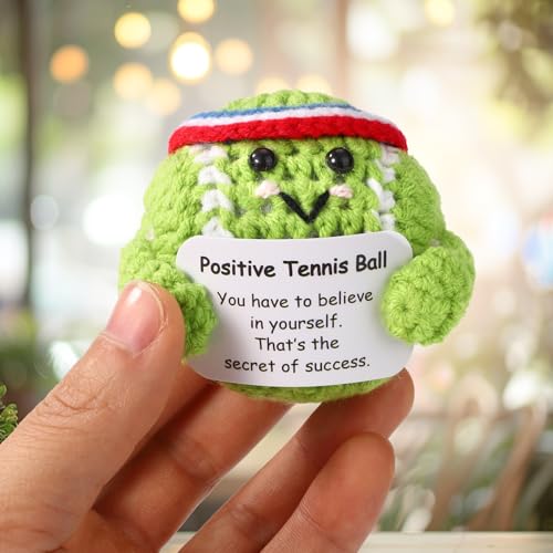 TOYMIS Positiver Tennisball, Tennisball zur Emotionalen Unterstützung mit Positiver Karte Süße Positive Strickpuppe Lustiges Inspirierendes Häkelspielzeug für Sportliebhaber Freunde Geschenke