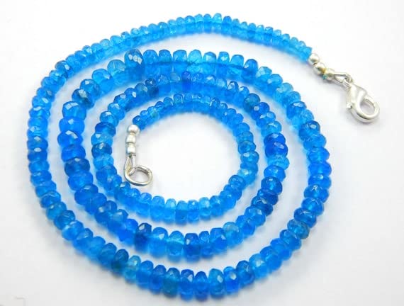 Perles apatite néon bleue naturelle de 3-6mm en fil de 48cm pour loisirs créatifs