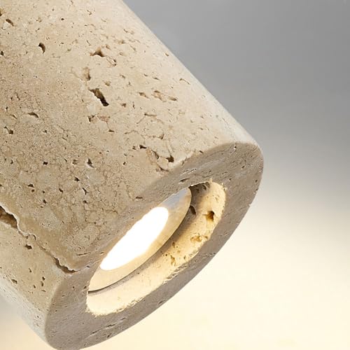 Isla de cocina iluminada con lámpara colgante lineal rústica de tira larga en travertino 6