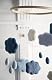 Baby-Mobile Sebra aus Filz in denim blue mit Wolken-Design