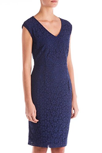 Robe marine en dentelle Cerys sublimez votre féminité en couleur bleu