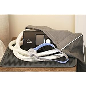 Purdoux – Copertura antipolvere e tappetino protettivo: tappetino antiscivolo mantiene la macchina CPAP in posizione mentre la copertura lo protegge dalla polvere!