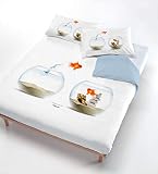 Este producto tiene colores vivos y resistentes a los lavados y està compuesto por una funda de edredòn con doble solapa de 50 cm y por dos fundas de almohada 52x82 cm con solapa interna.