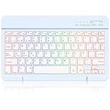 【Larga duración de batería e inalámbrico】El teclado recargable para iPad se carga completamente en 2-3 horas y ofrece un tiempo en espera de ≥130 días. Gracias al Bluetooth 3.0, proporciona una conexión estable y sin retrasos con un alcance de hasta 10 metros – ideal para usar en cualquier lugar.