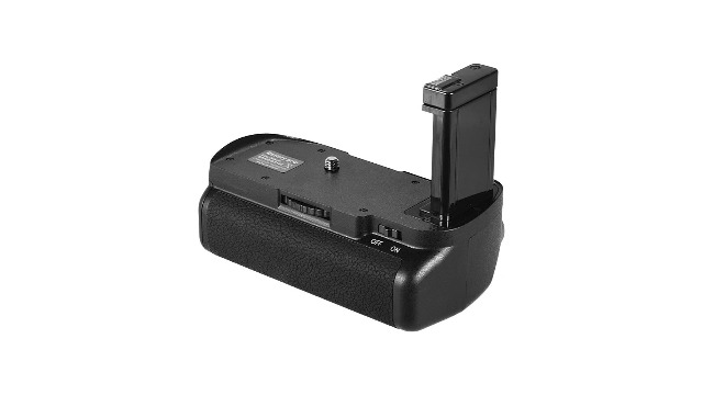BAFOVY Impugnatura Verticale Per Nikon D5500/D5600 – Con Telecomando IR, Supporta 1 O 2 Batterie EN-EL14, Filetto Per Treppiede 1/4”