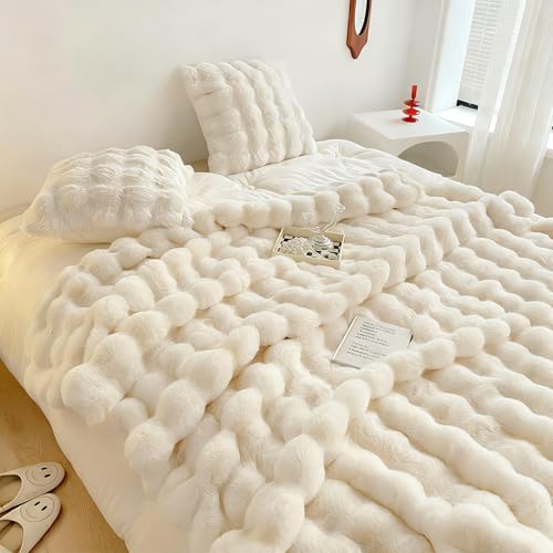 HUAXITRA Faux Rabbit Fur Blanket Thick 720 GSM Throws for Sofa, Warm Cozy Fluffy Large Throw Blanket White 160x200CM, Super Soft Warm Plush Bubble Blanket For Sofa, Bedroom, Couch, Home Decor