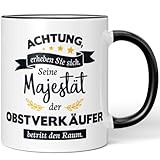 JUNIWORDS Tasse, Achtung, erheben Sie sich! Seine Majestät der Obstverkäufer, der betritt den Raum, Schwarz (5980533)