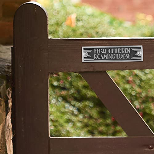 The Metal Foundry Feral Children Roaming Loose Plaque de porte humoristique en métal Style Art déco Accessoires de porte ou mur Plaque en aluminium robuste Fait main en Angleterre pour maman Cover