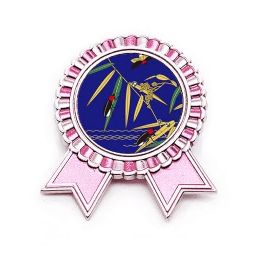 Pin's insecte japonais rose en métal - Une note de poésie et de douceur M