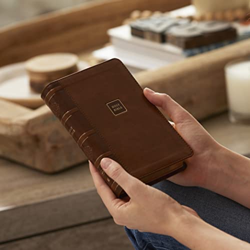 NKJV Compact Paragraph-Style Bible W/ 43,000 Cross References, Brown Leathersoft, Red Letter, Comfor