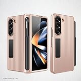 【Support S-Pen intégré】- La charnière complète de l'étui Z Fold 5 dispose d'un emplacement S Pen intégré Compatible with le transporter. La fente d'affichage S Pen dans le couvercle de la charnière facilite l'insertion ou le retrait du S Pen Compatible with éviter toute perte, gardant votre S Pen à portée de main où que vous alliez. Plus besoin de transporter votre S-Pen séparément (Remarque : S Pen non inclus).