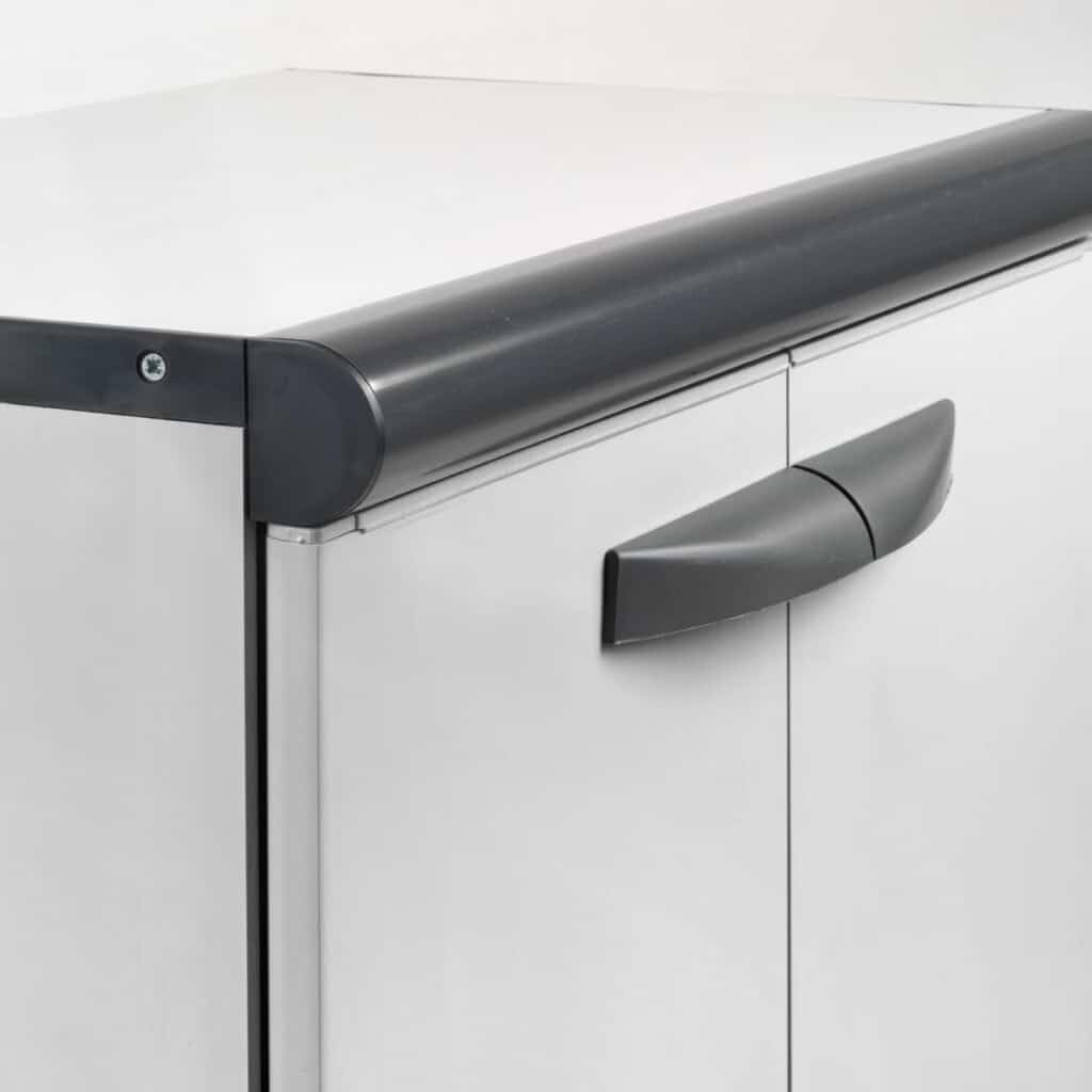 Armadio in Resina PVC Basso tuttopiani Due Ante Modello scik