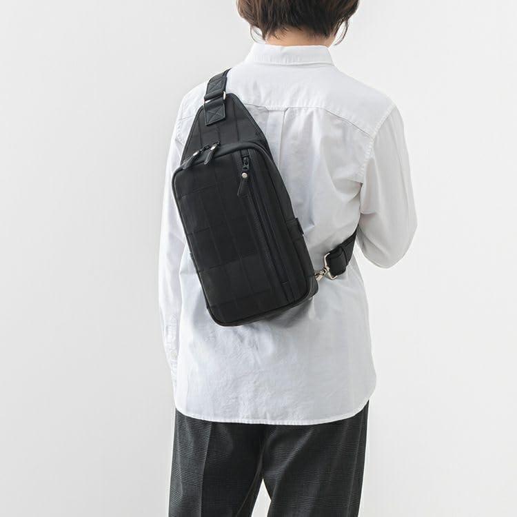 Model wearing TRION DPC270 body bag on their back