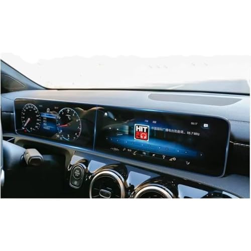 Confort visuel en Mercedes GLA200 : écran GPS et tableau de bord net