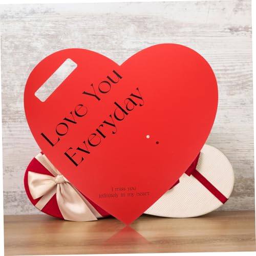 Papier de rose en cœur rouge pour Saint-Valentin et décoration de table