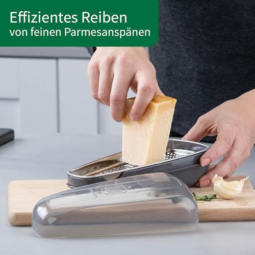 Foto von Chefkoch trifft Fackelmann Parmesanreibe mit Behälter – Edelstahlklinge, 2in1 Reiben & Aufbewahren, spülmaschinengeeignet