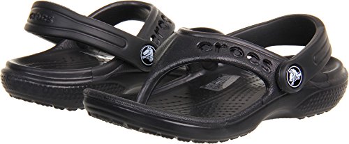Sabots Crocs Baya enfant noir pour éviter les pieds mouillés à la piscine ou à la plage