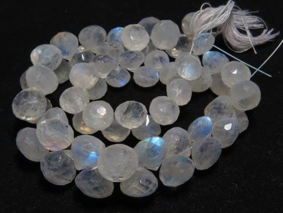 Pierre de lune arc-en-ciel LKBEADS briolette oignon pour raviver les bijoux ternes