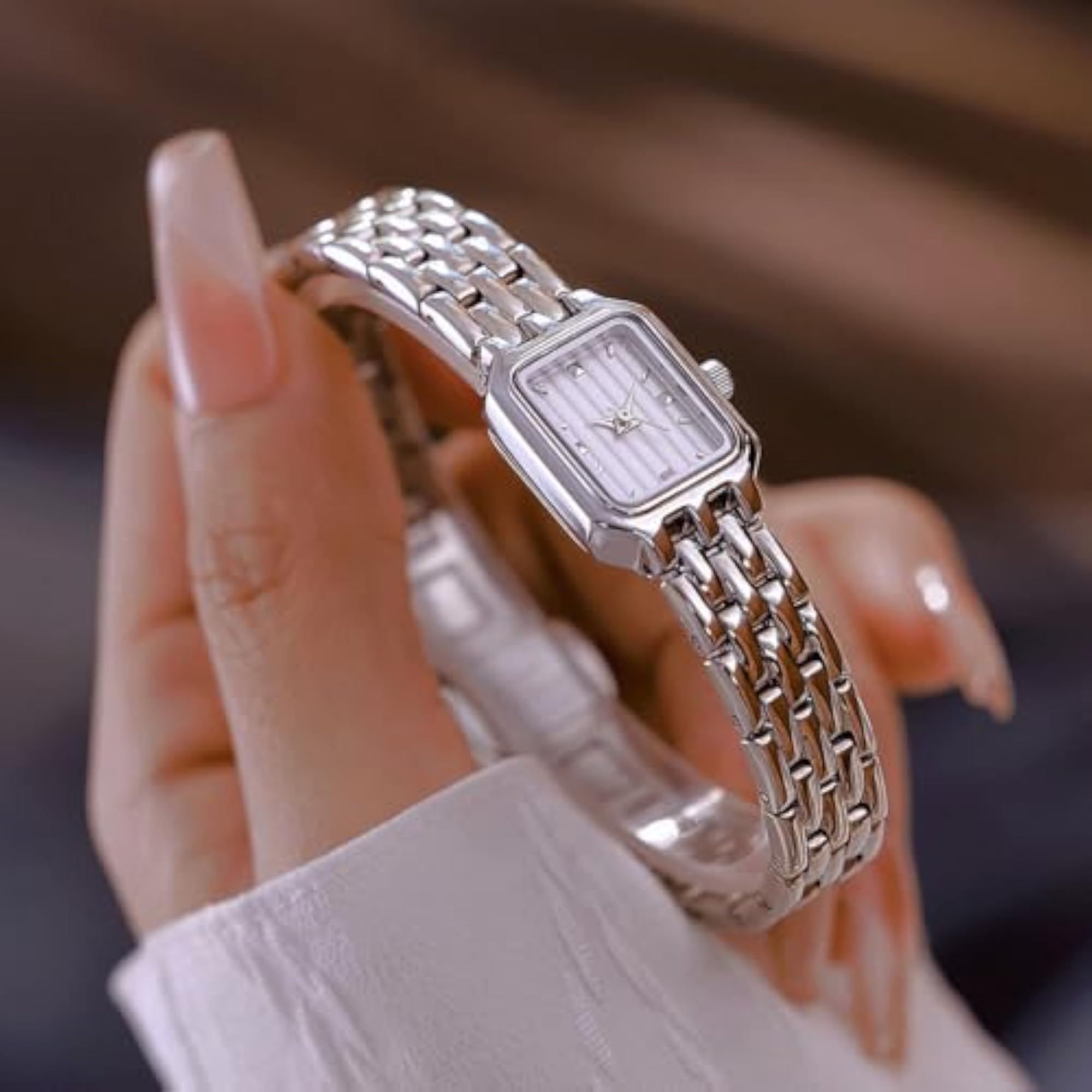 Women's Square Dial Retro Quartz Movement Wristwatch