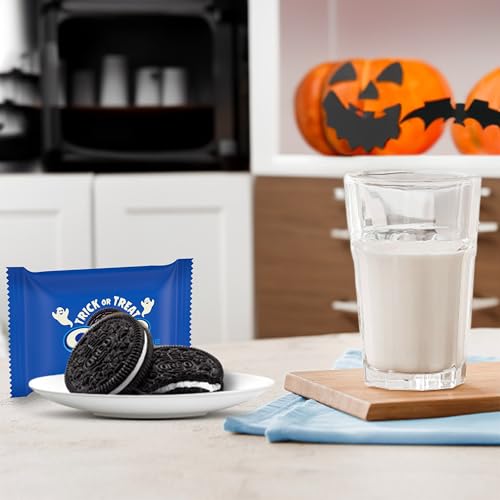 OREO GLOW Halloween Trick or Treat Chocolate Sandwich Cookies, 25 Snack Packs (2 Cookies Per Pack)
