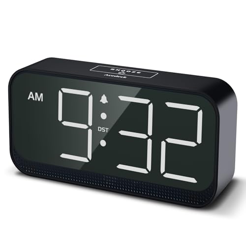 Lista de Relojes de escritorio - solo los mejores. 50 Acedeck Reloj digital de batería: reloj de alarma pequeño inalámbrico para dormitorio y viajes - números grandes, 4 atenuadores para todas las edades, dígitos blancos