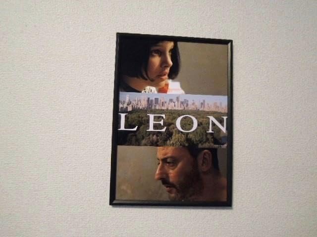 LÉON THE PROFESSIONAL サイン入りポスター（既存額付き） LEON THE PROFESSIONAL(レオン) 【3名直筆サイン入りミニ