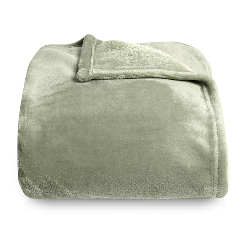 Silentnight Supersoft Fleece Throw Blanket - Versatile Fluffy Throw for Bed Sofa and Couch Crafted from Warm Cosy Super Soft Fleece - Sage - 130 x 150cm