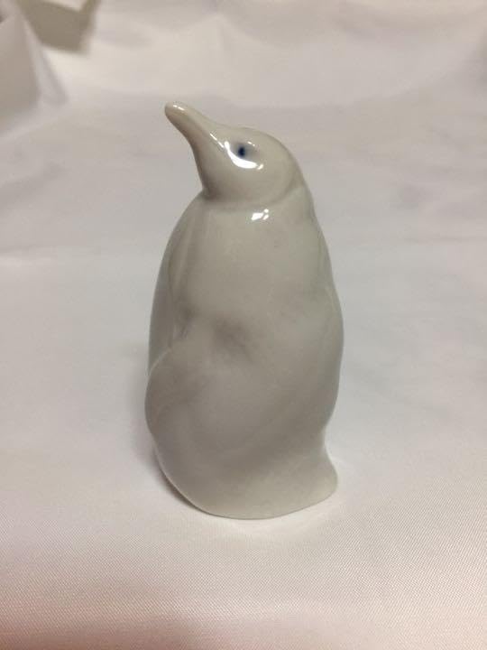 ロイヤルコペンハーゲン ブルーフルテッド柄 ペンギン フィギュリン　デンマーク製 ロイヤルコペンハーゲン ブルーフルテッド柄 ペンギン フィギュ