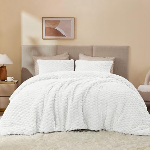 Image of BEDELITE Fluffy Queen Comforter Set - Bright White Fleece Soft Comforter for Queen Size Bed, Luxury Warm Bedding Set for Winter, Fuzzy Bed Set 3 Pieces (1 Comforter, 2 Pillowcases)
