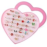 【Múltiples estilos】Vienen en una caja rosa con forma de corazón y obtendrás 36 estilos diferentes de anillos para niñas pequeñas. Esto es exactamente lo que toda princesa quiere, las niñas pueden mezclar y combinar un vestido de princesa diferente todos los días durante un mes sin repetir.